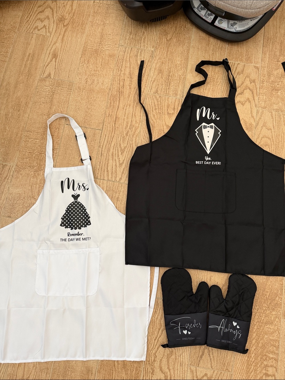 Mr. & Mrs. Matching Wedding Apron Set in Black and White